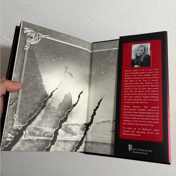 Fourth Wing Limited Holiday Special Edition
Book Red Cover/ New - Picture 8 of 10